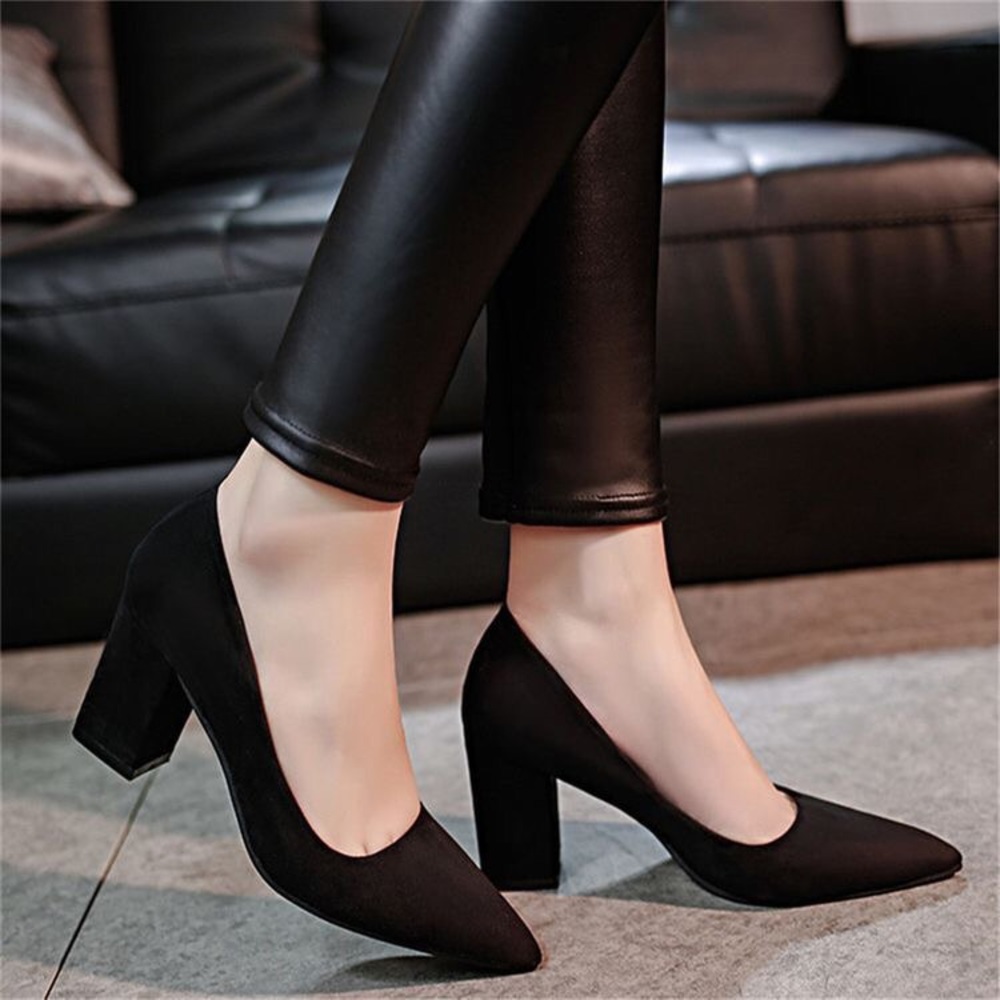 Pour la Victoire "Val" pumps in black suede - Picture 2 of 8